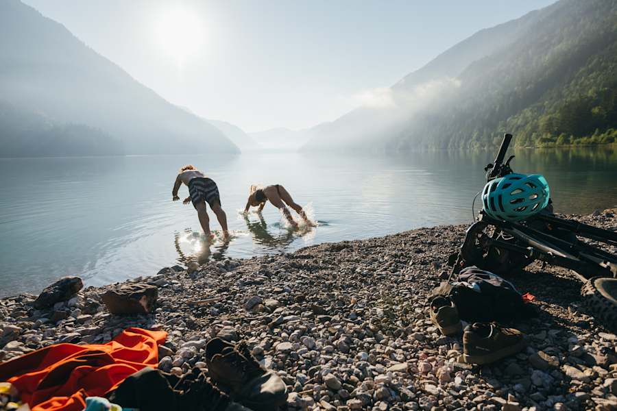 Sprung ins kühle Nass am Weissensee
