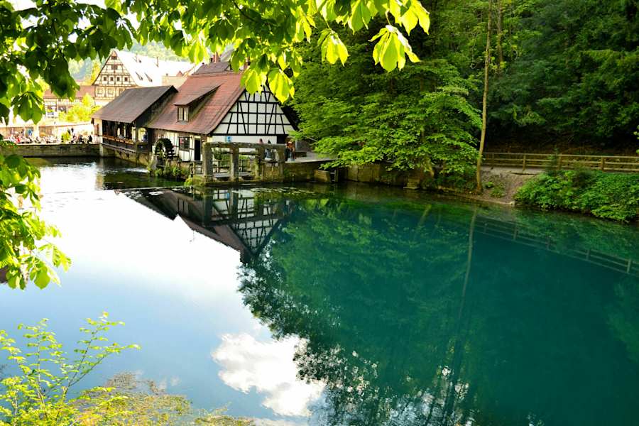 Der Blautopf von Blaubeuren auf der Schwäbischen Alb