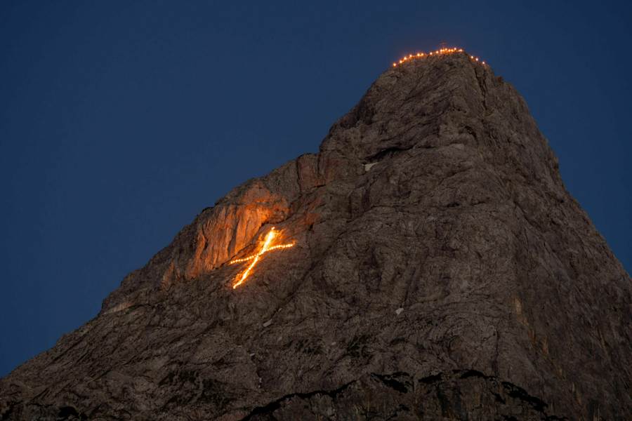 Sonnwendfeuer auf der Zugspitze