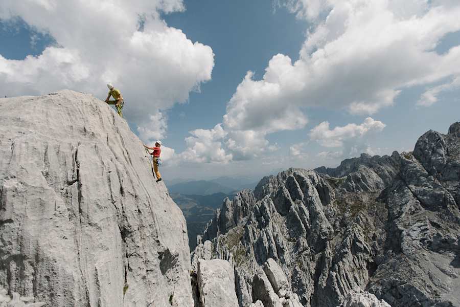 Bergwelten Autor Simon Schöpf hat die Koasakraxler am Wilden Kaiser in Tirol besucht...