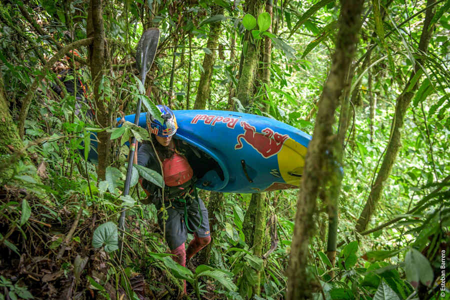 Extremkajakerin Nouria Newman in „Wild Waters“