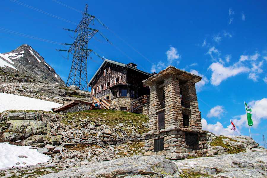 Die St. Pöltner-Hütte am Tauern an der Grenze von Salzburg und Osttirol