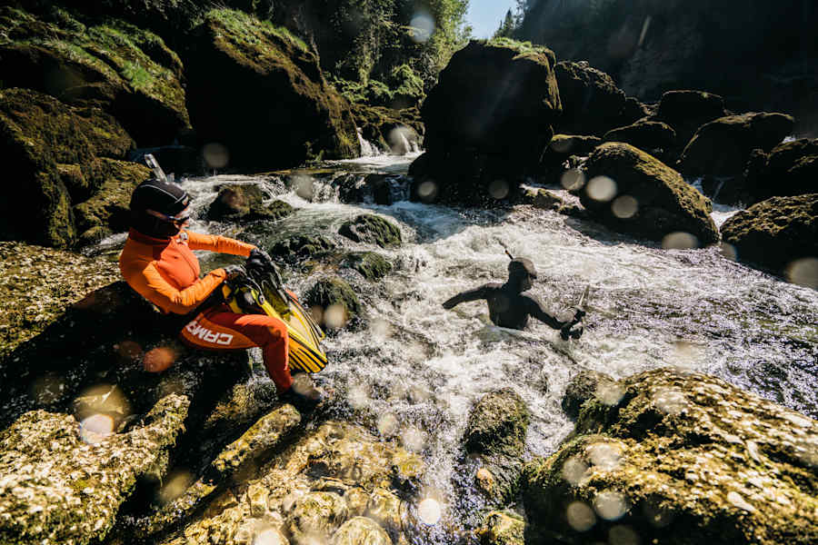 Flusstauchen in der Traun in Oberösterreich