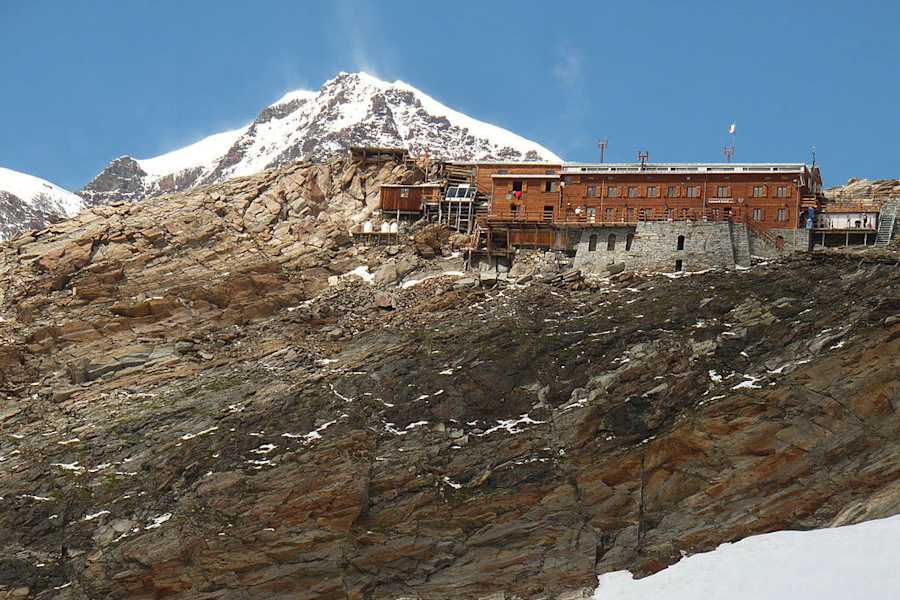 Die Gnifetti Hütte in den Walliser Alpen im Aostatal (Italien)