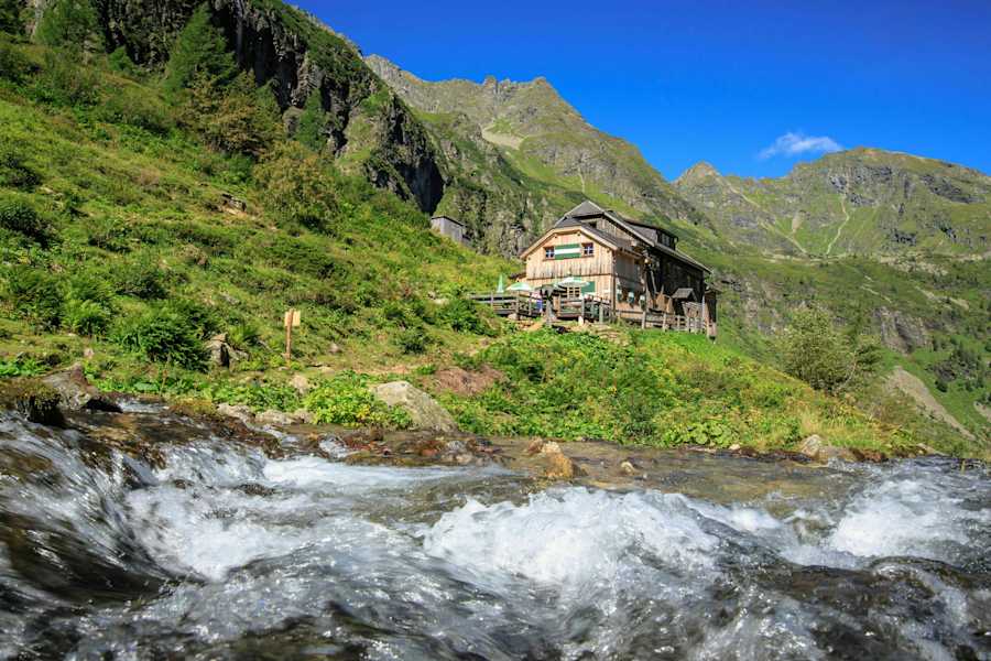 Schladminger Tauern-Höhenweg: Die Gollinghütte auf der Oberen Steinwenderalm