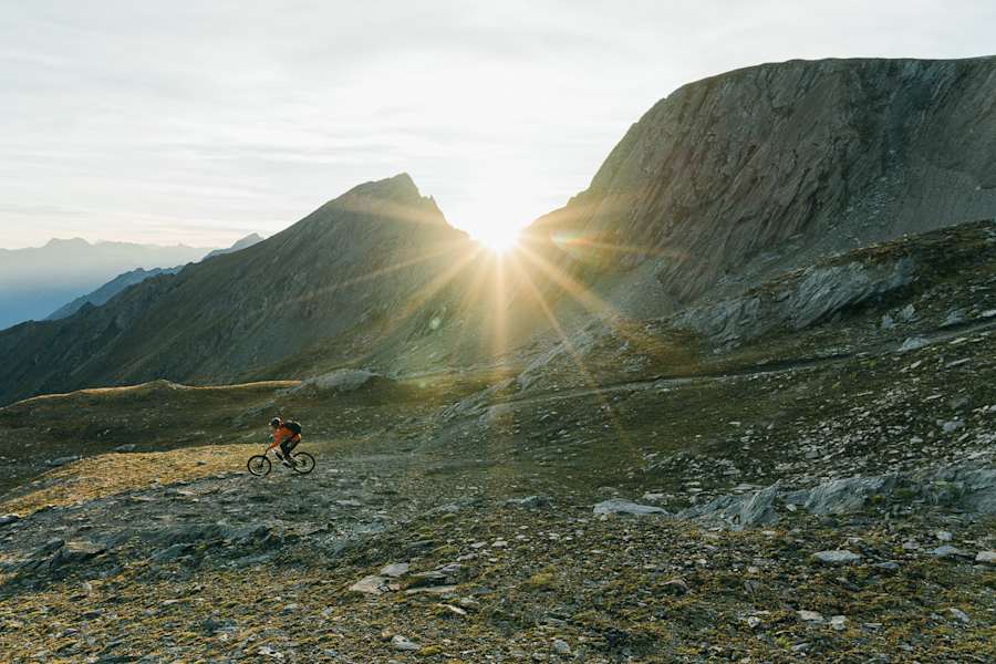 Sonnenuntergang in der Granatspitzgruppe. An dem Tag sind wir die letzten 500 Hm des Trails in völliger Dunkelheit gefahren