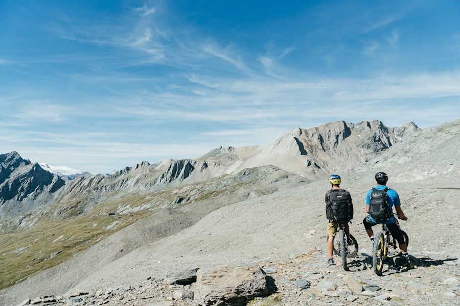 Rechts im Hintergrund ist das Ziel zu erkennen. Doch bis dahin ist es noch ein weiter Weg.
