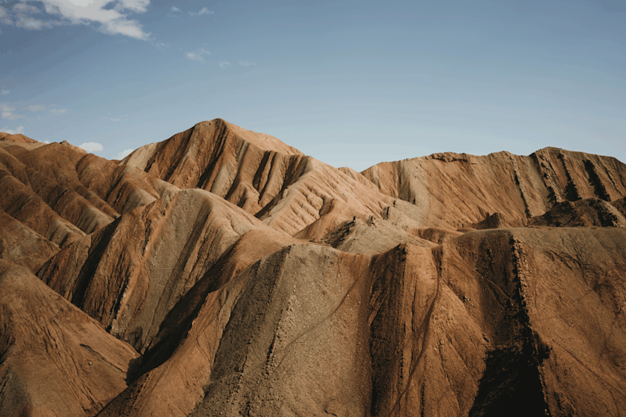Die rote Wüste Kawir im Iran ist ein Bike-Paradies