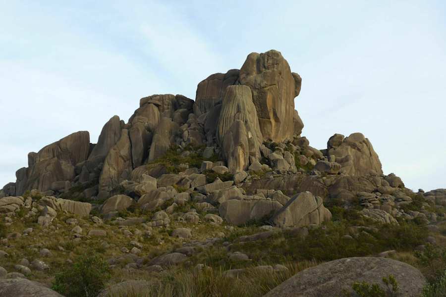 Verlockende Felsen im Parque Nacional de Itatiaia