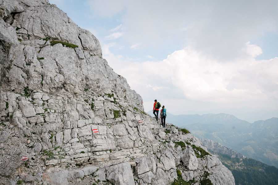 Steinige Wege am höchsten Gipfel der Ennstaler Alpen, dem Hochtor (2.369 m)