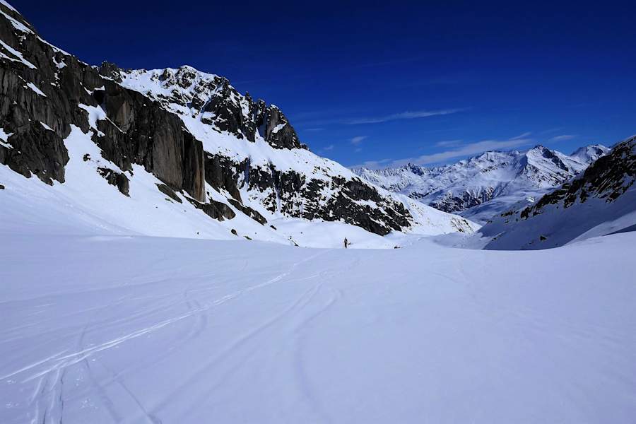 Skitour auf den Lochberg in den Urner Alpen in der Schweiz