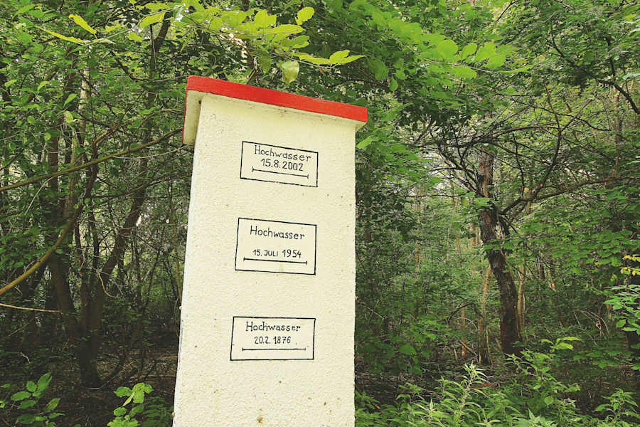 Hochwassermarkierung in der Stopfenreuther Au