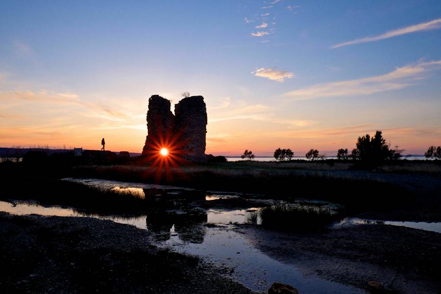 Die venezianische Ruine am Strand vom Starigrad-Paklenica: Ein ausgezeichneter Ort, den Tag ausklingen zu lassen