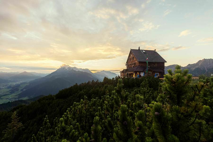 Die Peter-Wiechenthaler-Hütte in den Berchtesgadener Alpen in Salzburg (Österreich)