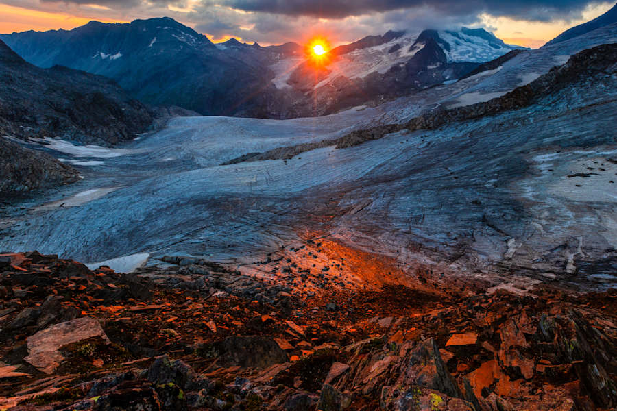 Goldene Stunde bei einem Gletscher in Südtirol