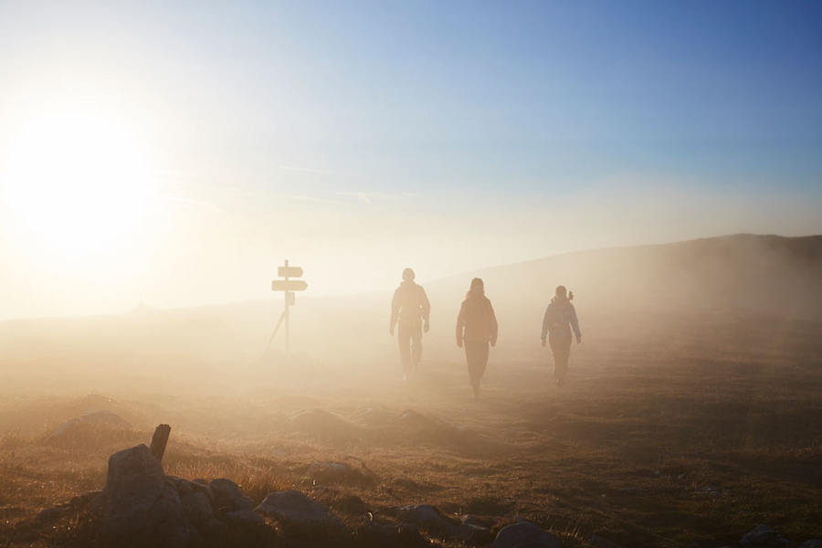 Episch: Wenn sich das erste Licht seinen Weg durch die Nebeldecke bahnt
