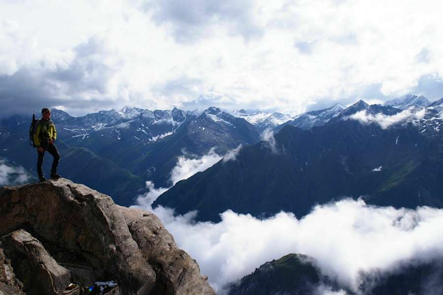 Osttiroler Pilgerweg: Bergführer Sigi Hatzer unterhalb der Roten Säule in der Venedigergruppe