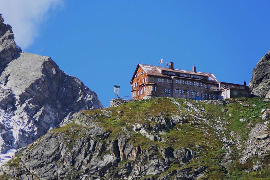 Die Saarbrücker Hütte in der Silvretta in Vorarlberg (Österreich)