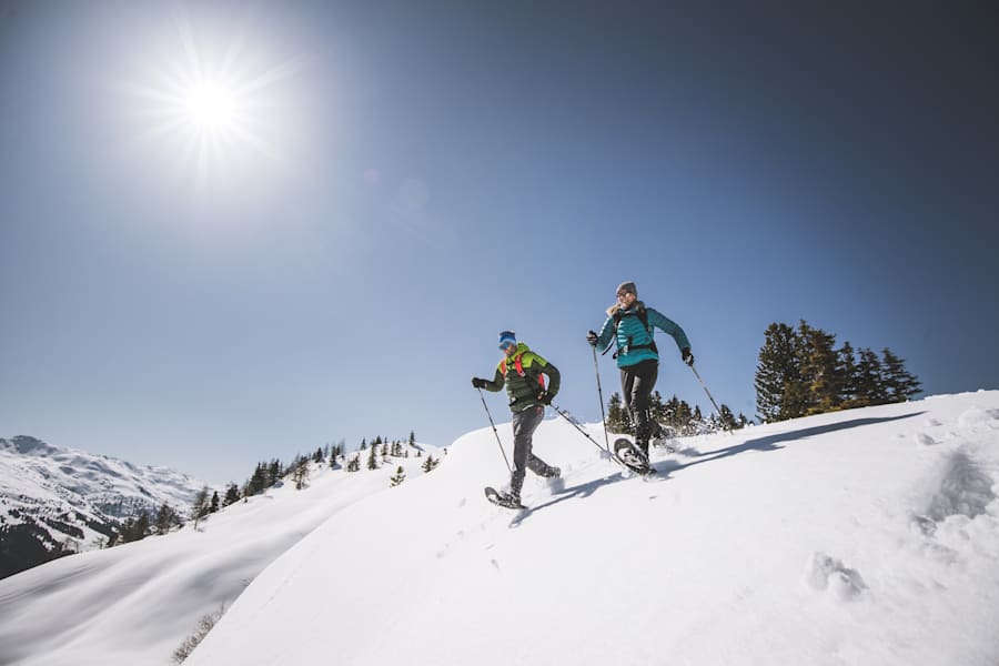 Im Rahmen der Schneeschuhwanderwochen kann man in den schönen Wintersport Schneeschuhwandern rein schnuppern.