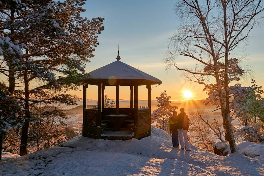 Sonnenaufgang in der winterlichen Sächsischen Schweiz.