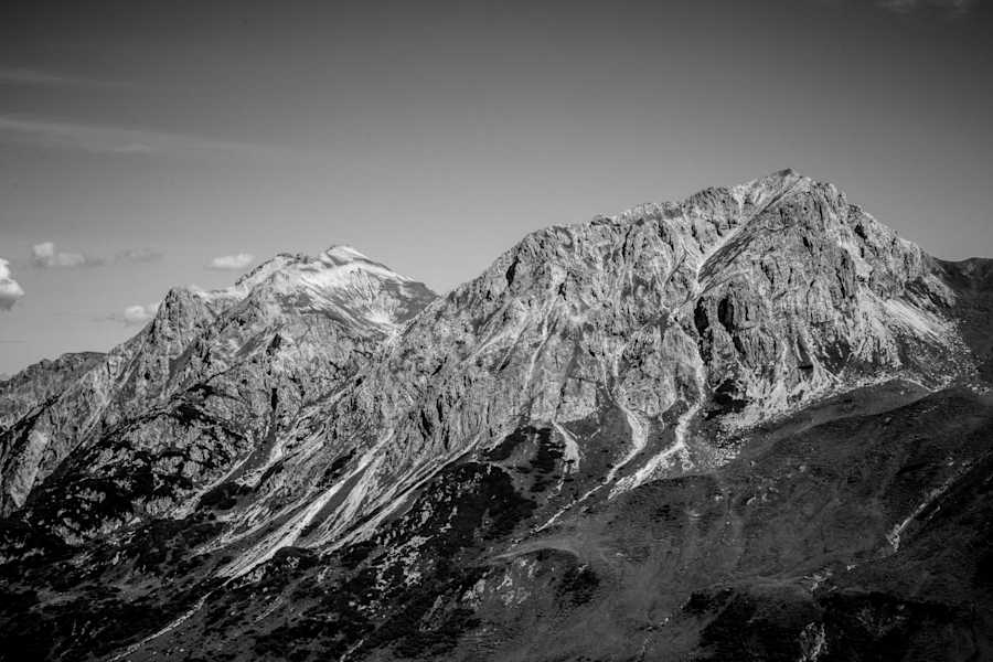 Die Weißgrubenscharte (2257m) über dem Tappenkarsee
