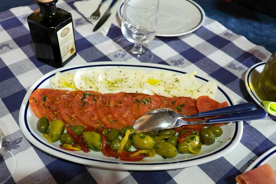 Tomaten, Mozzarella und Oliven