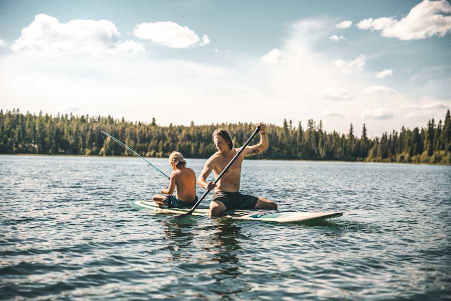 Lennox und Leander beim Angeln