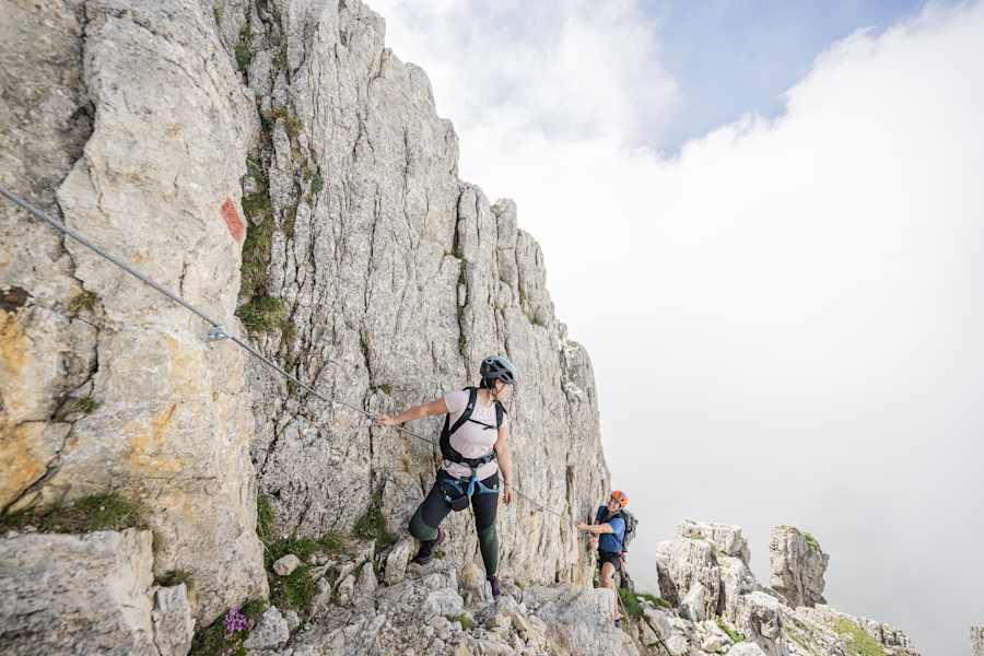 Die schweren Varianten beinhalten auch immer wieder Klettersteigpassagen.