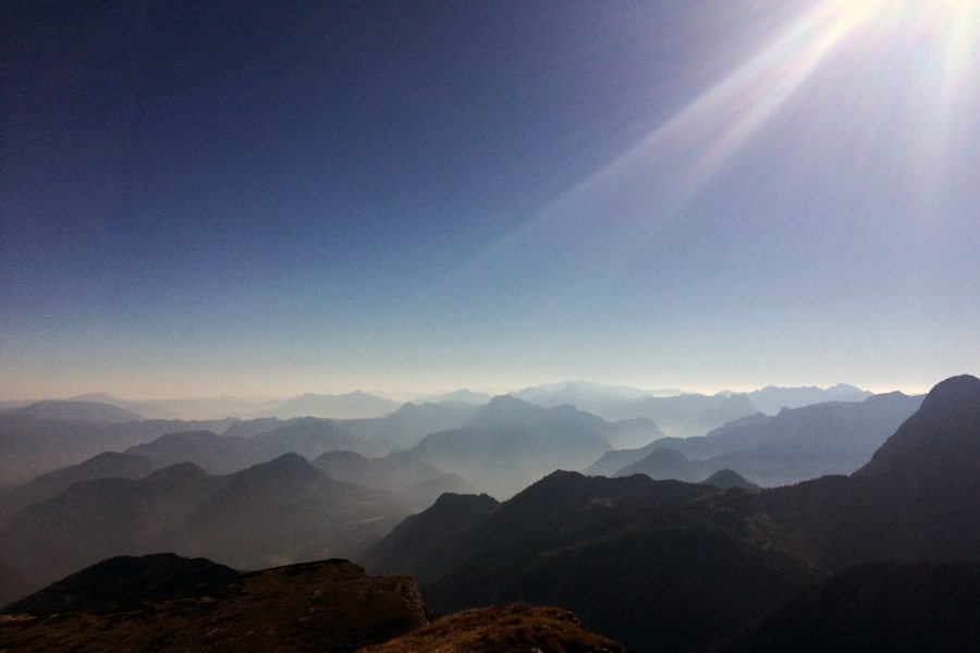 Blick ins Gipfelmeer vom Gipfel des Hochzinödls