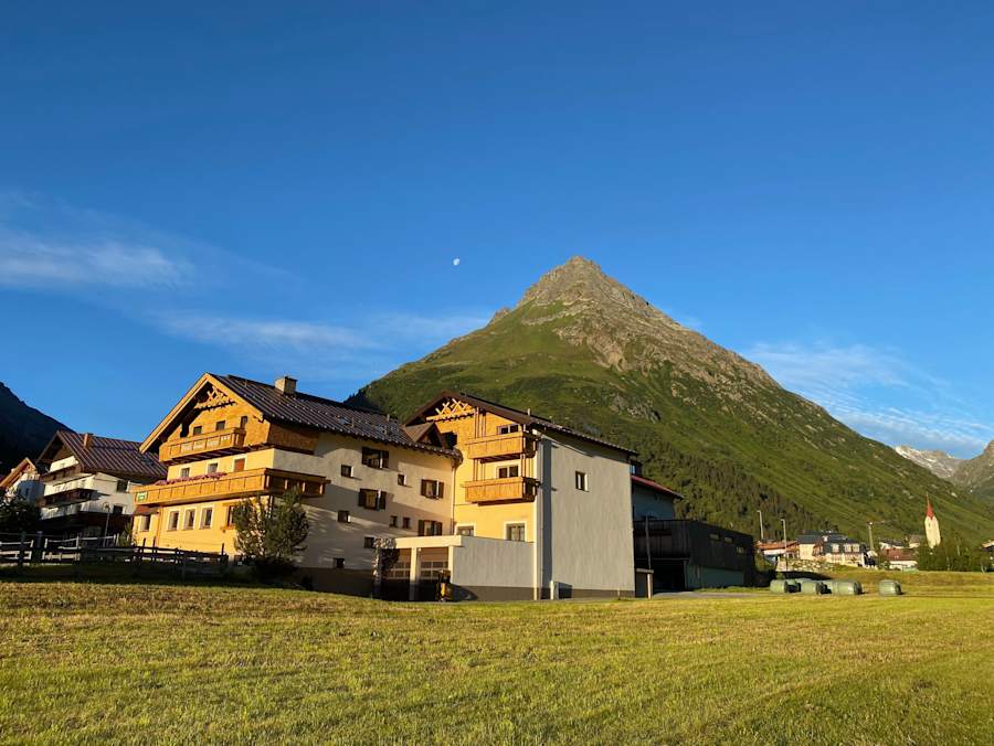 Hotel-Garni Versail Aussen Sommer