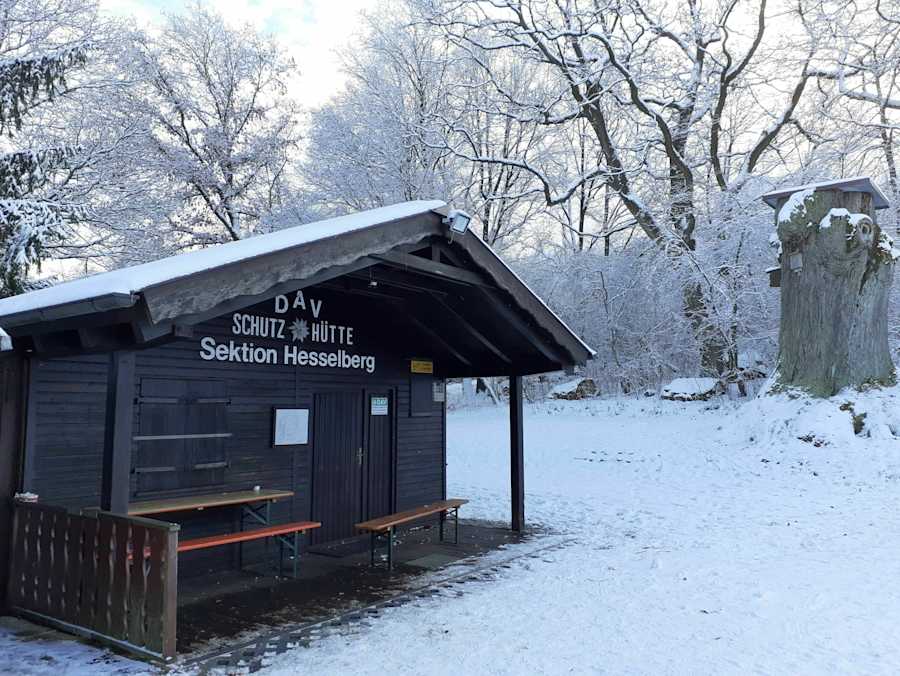 Im Winter wird die Hütte als kleine Raststätte geführt.