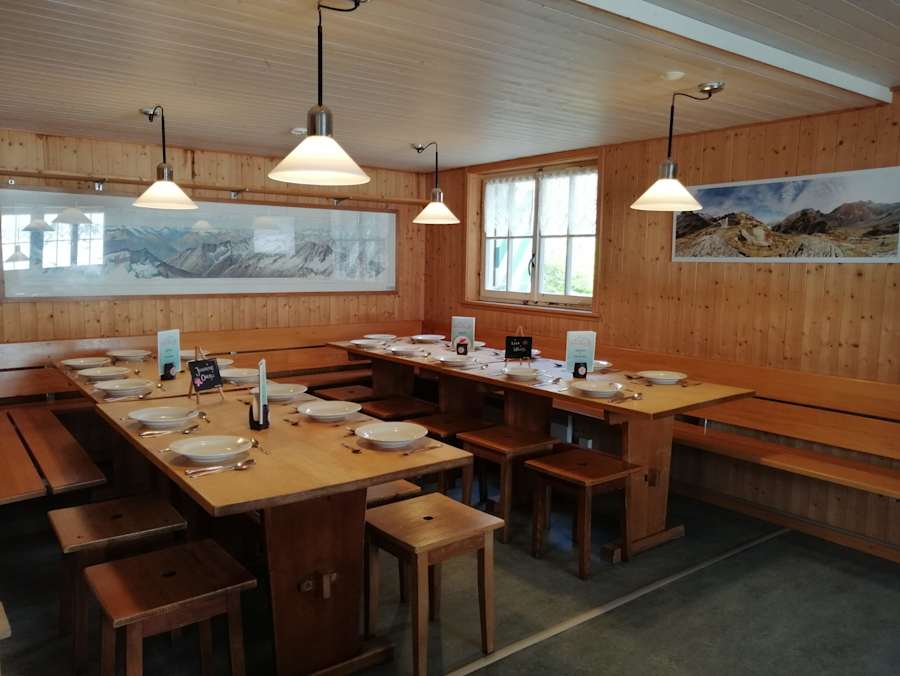 Essensraum der Etzihütte
