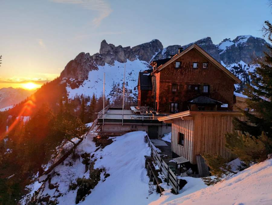 Die Erfurter Hütte als beliebter Ausgangspunkt für Touren