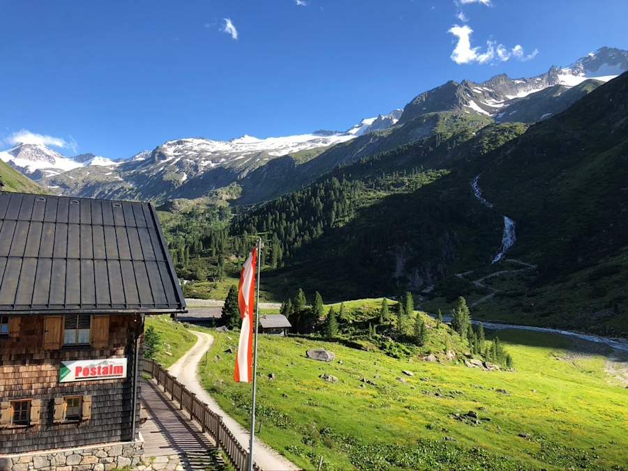 So wunderschön liegt die Postalm im Obersulzbachtal.