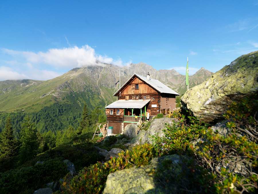 Die Salzkofelhütte in der Kreuzeckgruppe