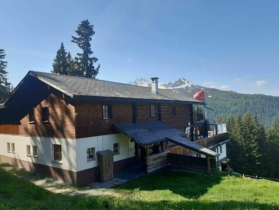 Das Berggasthaus Naturfreunde Davos liegt hoch über Davos.