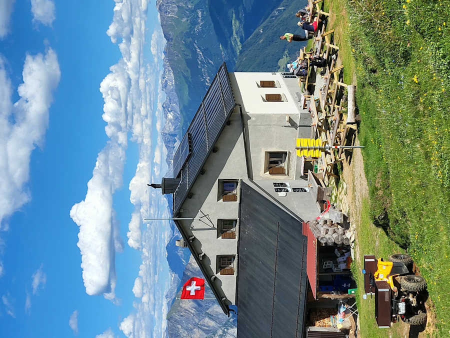 Die Calandahütte ist ein beliebtes Ziel von Wanderern.