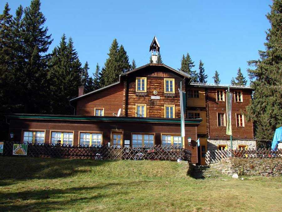 Hallerhaus: Außenansicht Sommer