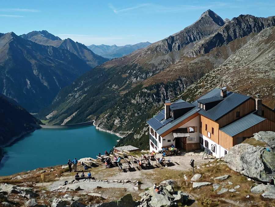 Plauener Hütte mit dem Zillergründlsee