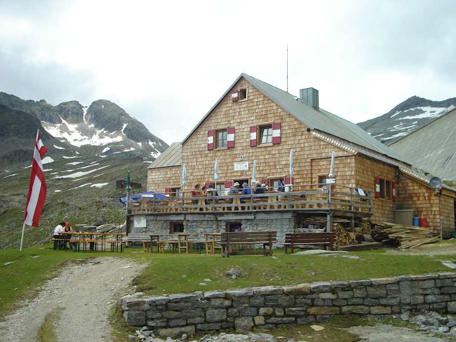 Die Reisseckhütte auf 2.287 m in der Kärntner Reisseckgruppe
