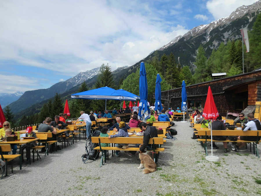 Die Sonnenterrasse der Rumer Alm