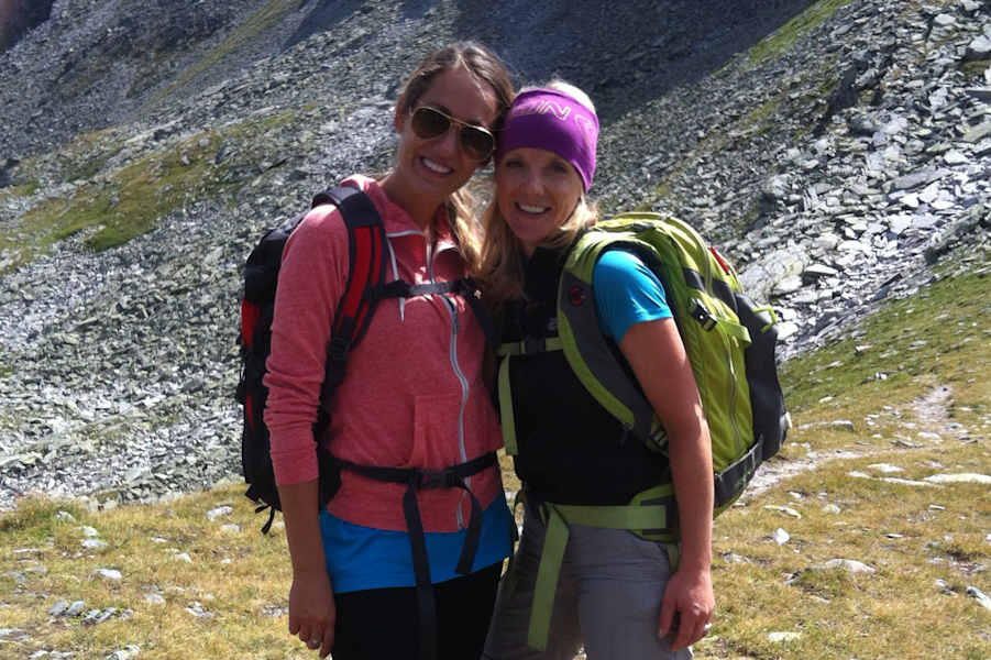 Bianca Schwarzjirg beim Wandern