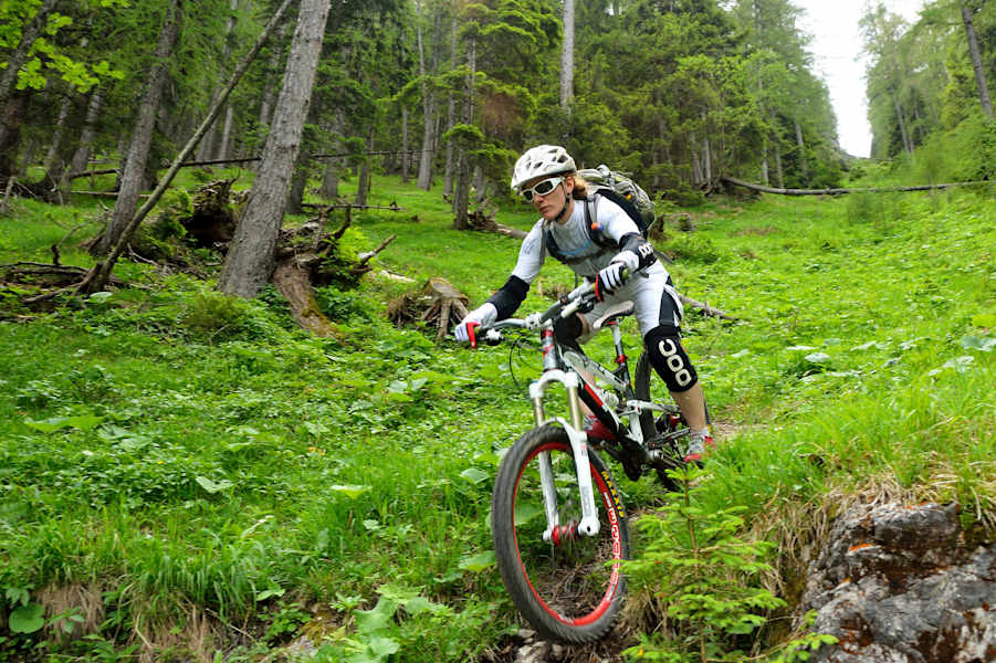Maria Sendlhofer-Schag beim Mountainbiken am Semmering ...