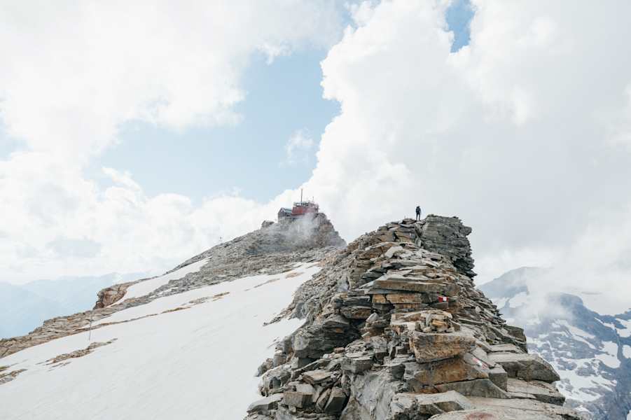 Die letzten Meter zum Zittelhaus und damit auf den Gipfel des Hohen Sonnblicks haben es noch mal in sich.