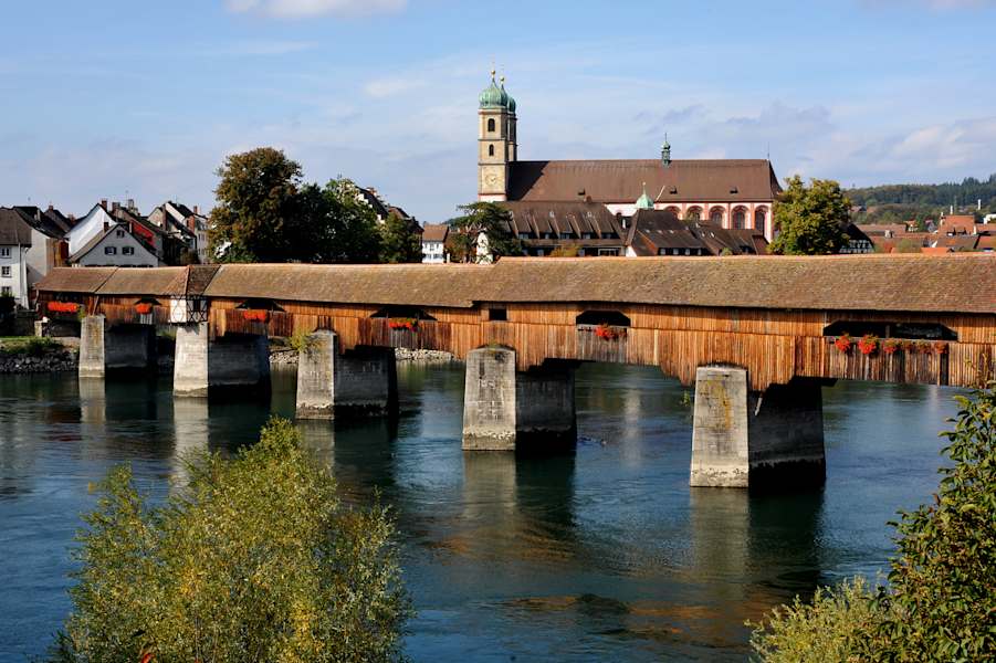 Holzbrücke zur ehemaligen Klosterinsel in Säckingen