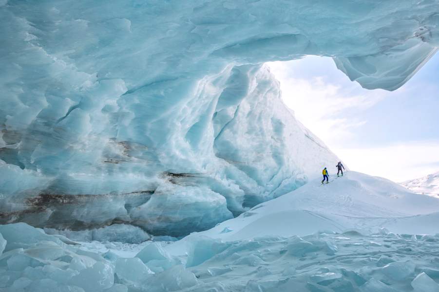 Eishöhle in der Nähe der Schutzhütte Schöne Aussicht in den Ötztaler Alpen