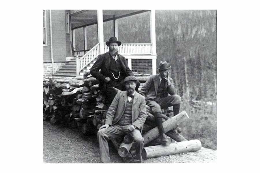 Peter Sarbach, Herschel Paker und John Norman Collie (von links) 1897 in Kanada