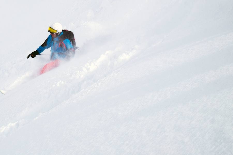Pulvertraum am Arlberg: Abfahrt in meterhohem Tiefschnee