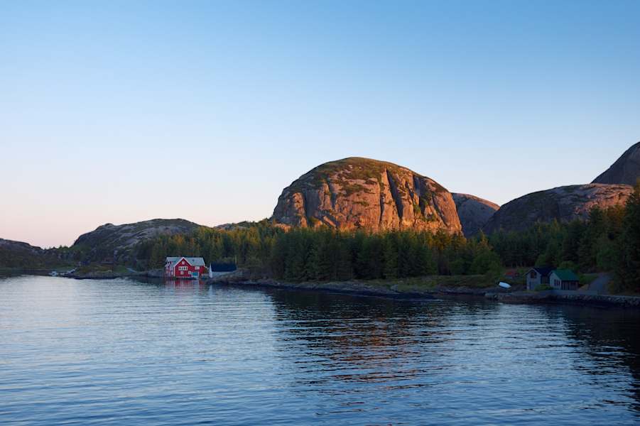 Wandern Klettersteig Fjord Norwegen Bergwelten