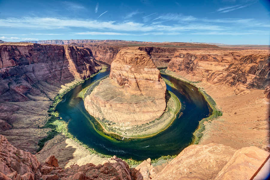 Die Colorado River Schleife: Colorado River Horse Shoe unter blauem Himmel